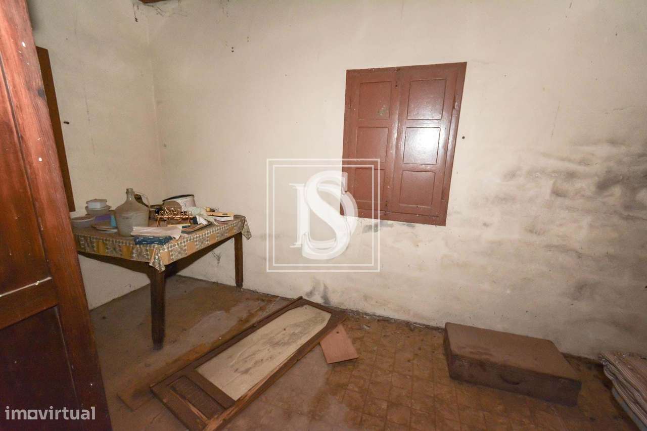Moradia para Restaurar T4 em UDF de Casais e Alviobeira - Grande imagem: 4/10