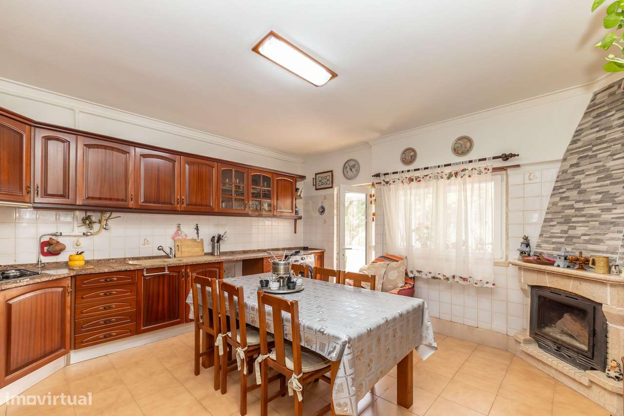 Andar de Moradia T4 com Garagem e Logradouro em Corroios, Seixal, Setú - Grande imagem: 4/43