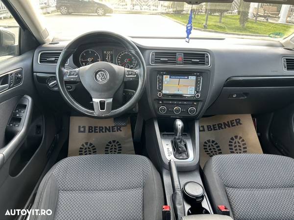 Volkswagen Jetta 1.6 TDI DSG Comfortline - 4