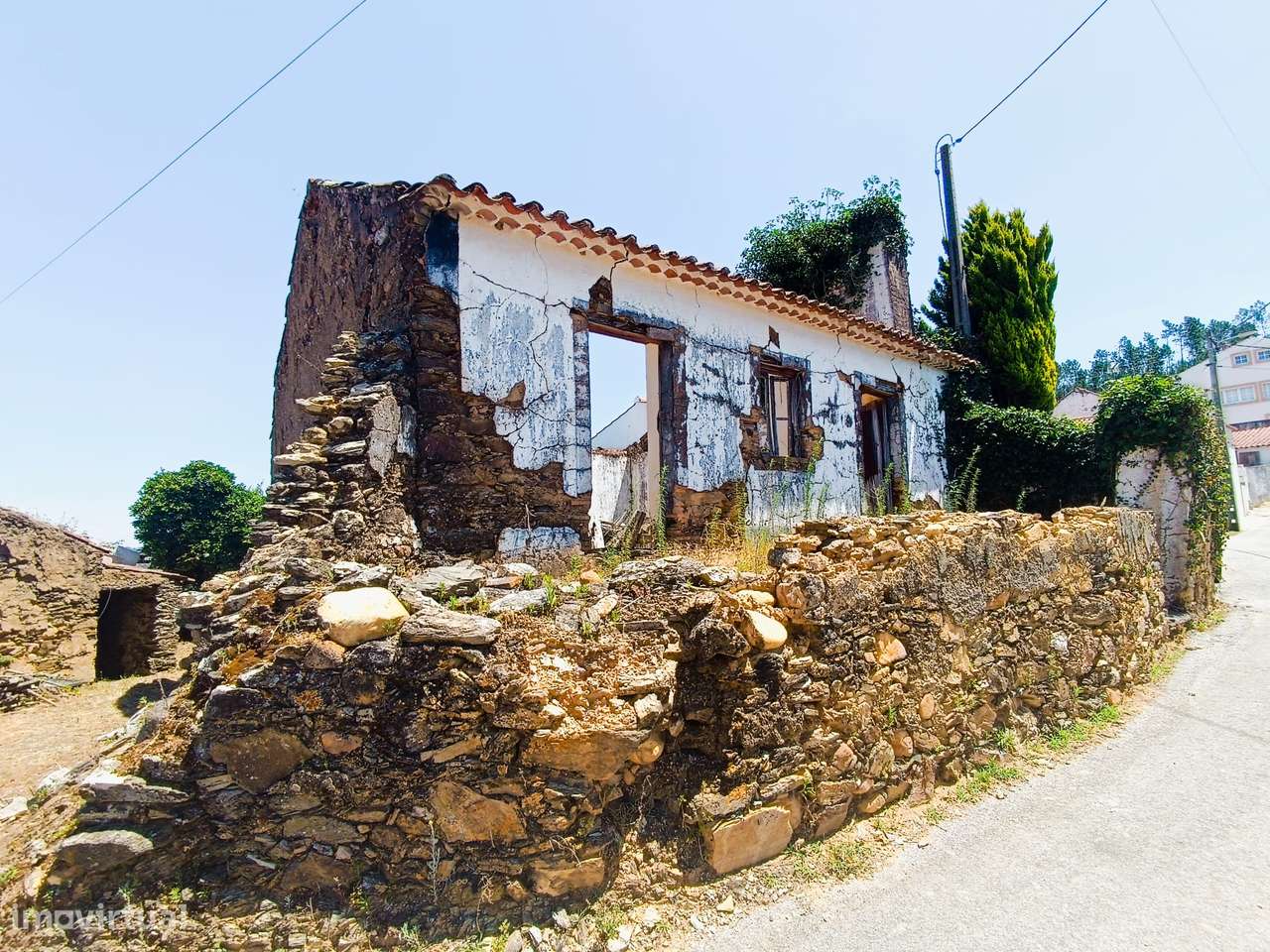 Transforme Ruínas em Refúgio: Oportunidade Única na Pitoresca Cabeça G - Grande imagem: 4/26