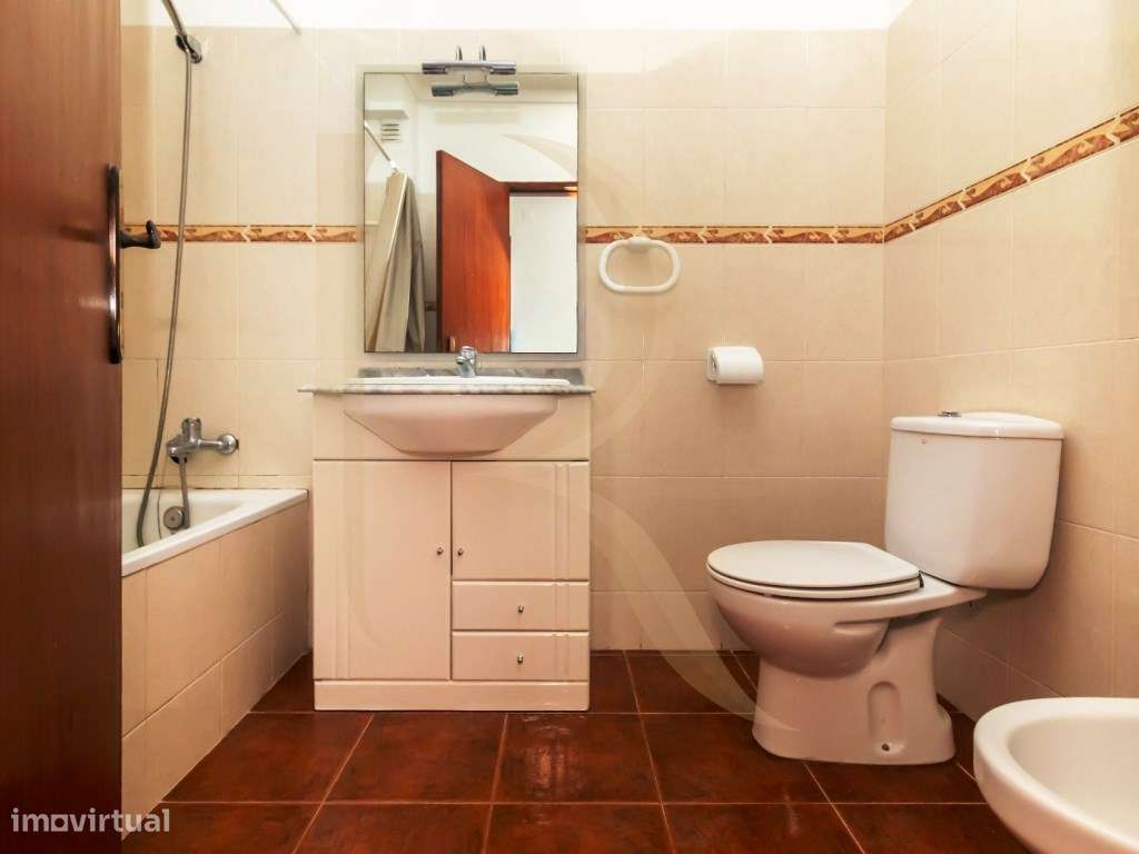 Apartamento T2 na Torre da Marinha-10