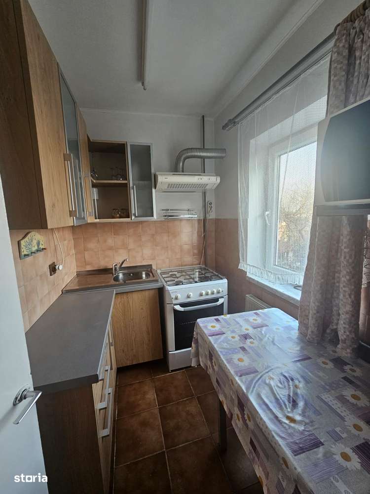 Apartament 1 camera zona Lunei - decomandat etaj 2 !! - Imagine principală: 4/8