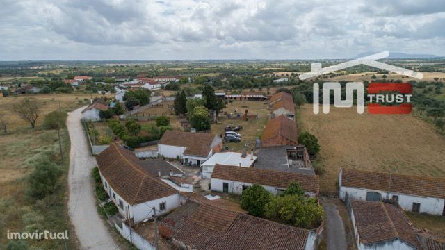 Moradia T2 inserida em Quinta - Almoster