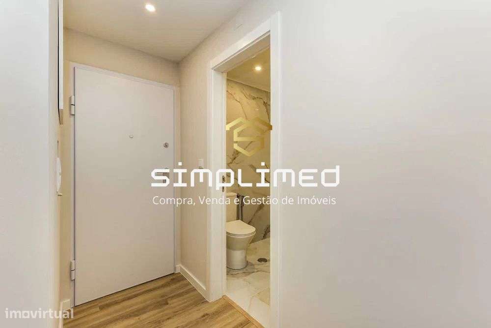 T4 de Luxo Totalmente Remodelado em Carnaxide-7