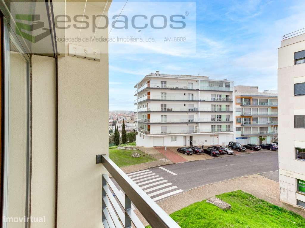 T3 Espaçoso na Parreirinha com Parqueamento e Vista Rio-16