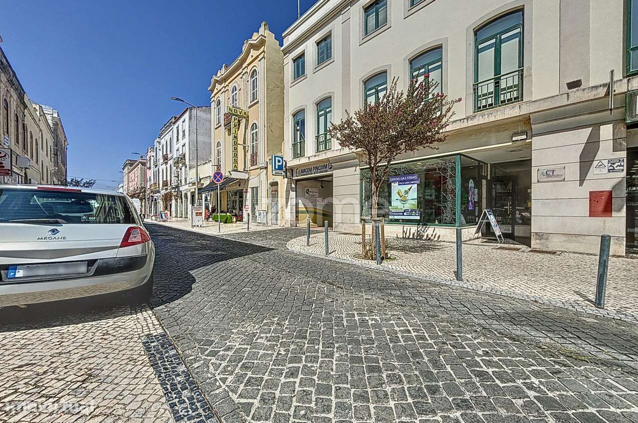 Investimento | Prédio | Boa Localização | Central - Grande imagem: 2/41