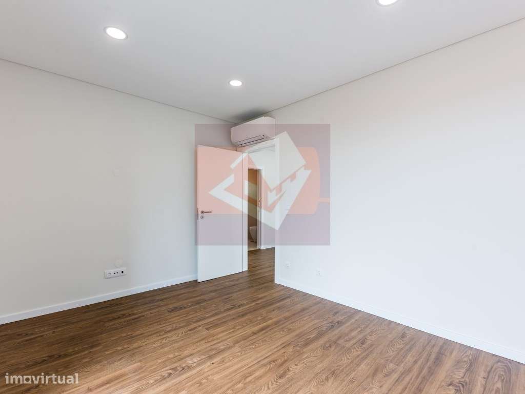 Moradia V5 nova no Bairro do Trigache em Famões-21