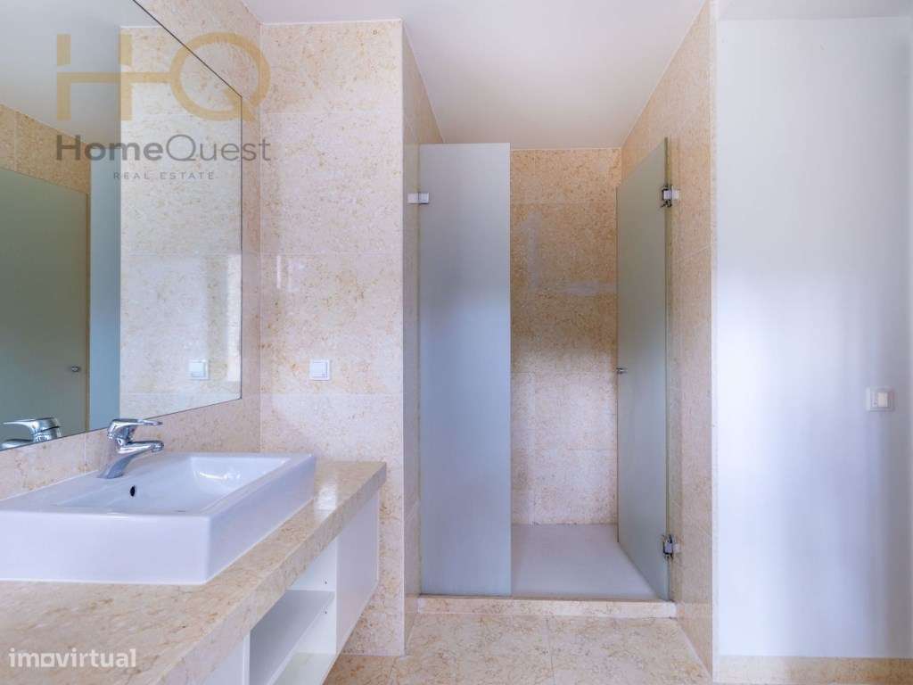 Moradia T4+2 Bairro da Martinha-31