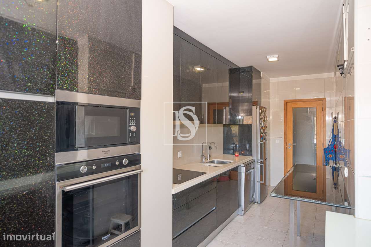 T3 com Suíte | Condomínio Fechado com Piscina | Barcelinhos-11