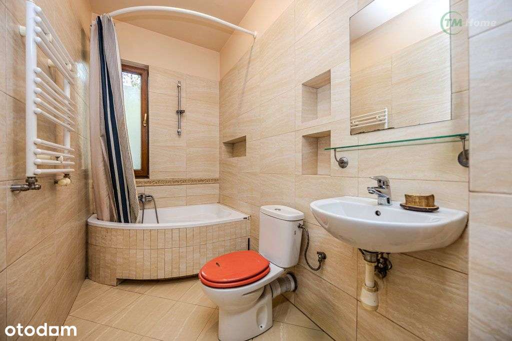 Józefów, dom wolnostojący otoczony sosnami.-12