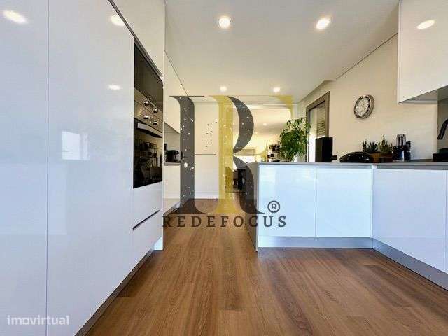 Moradia T4 de Luxo com Piscina e Jardim em Esmoriz-20