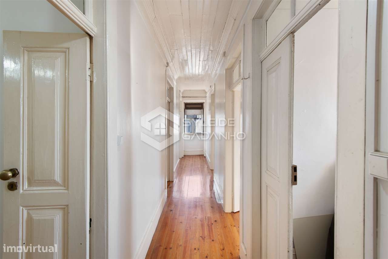 Prédio para venda centro de Caria com comércio no rés-do-chão e ampla-41