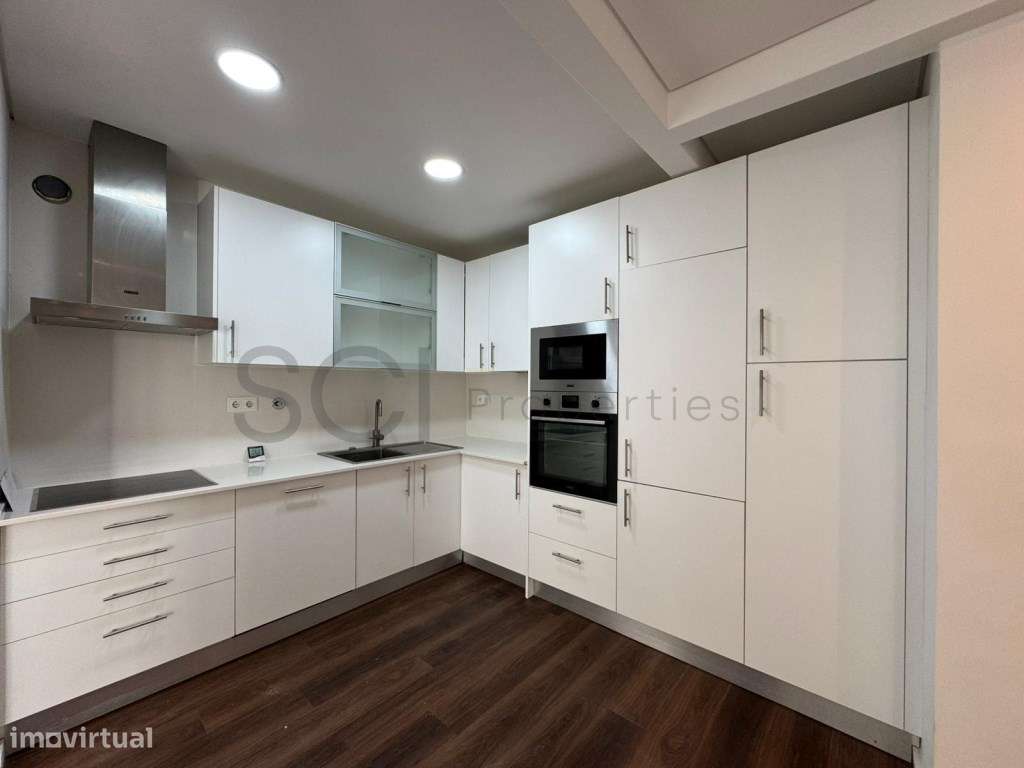 Apartamento T2 Centro de Almada Remodelado com Terraço-10