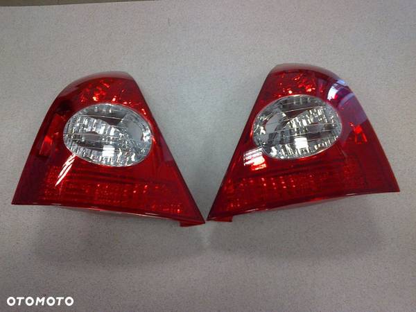 LAMPA TYLNA RENAULT CLIO II 2001- NOWA - 1