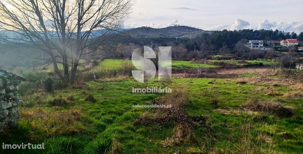 Terreno em Sanguinhedo, Mouçós