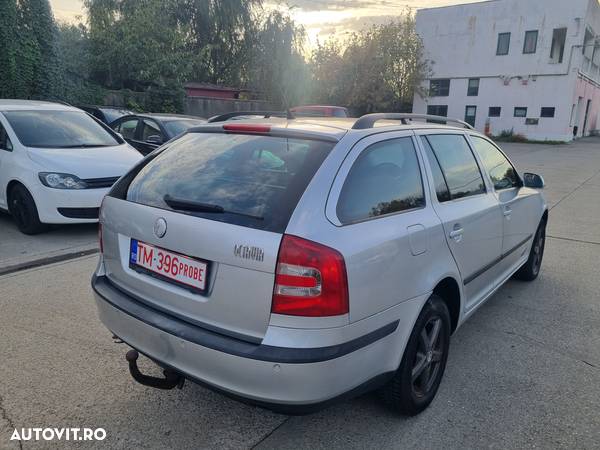 Skoda Octavia Combi 1.9TDI Elegance Aut - 4