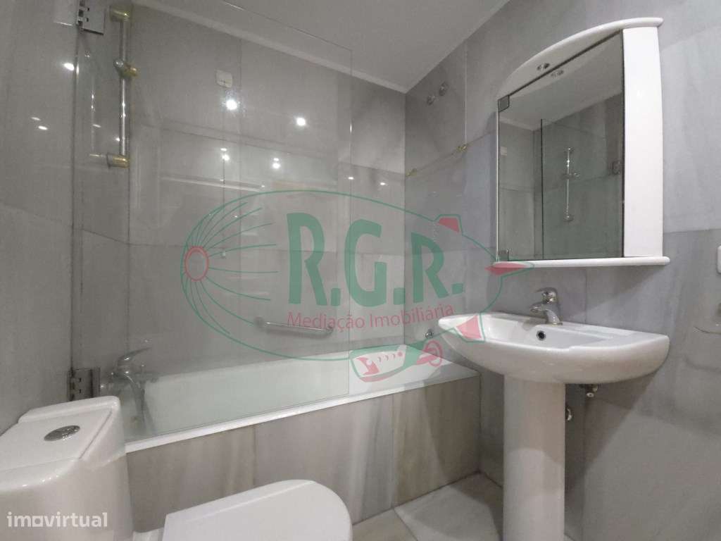 Moradia Isolada T3 | Piscina | Vistas Rio | 5 Min Porto-32