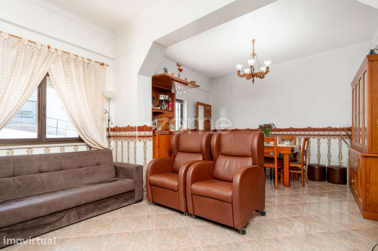 Moradia T1 + 1 Azambuja com Espaço Comercial-14