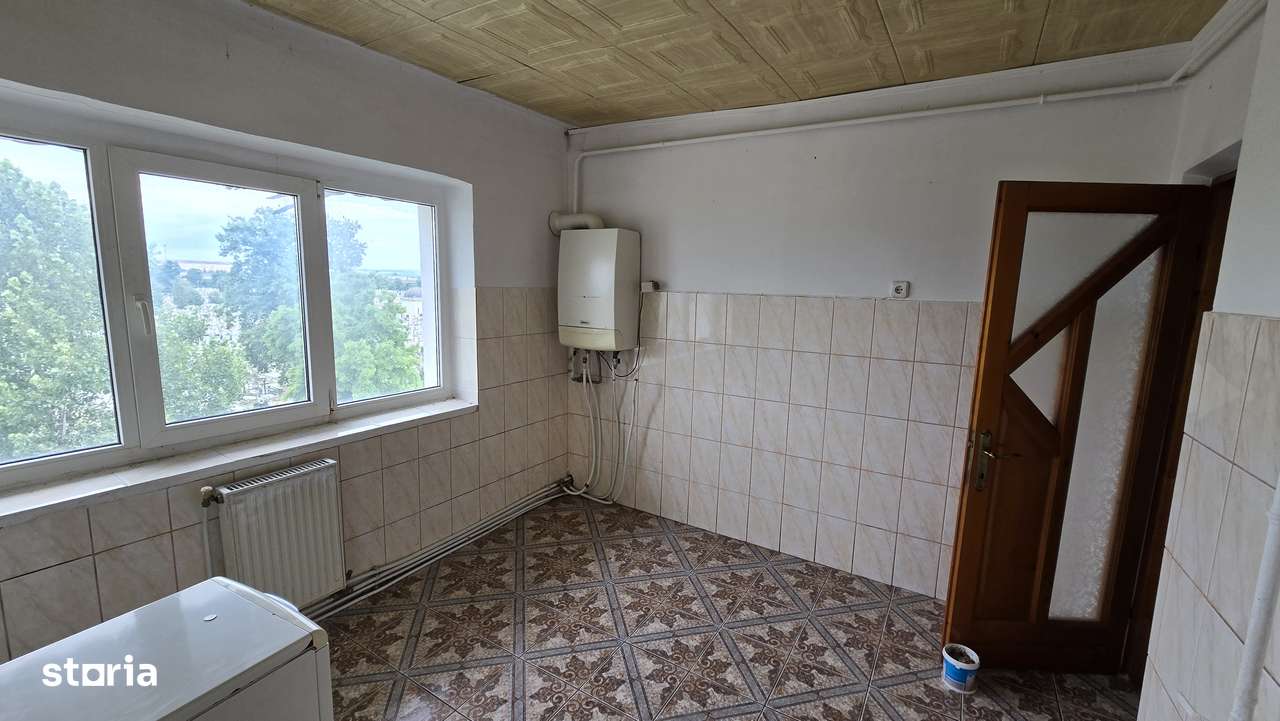 Vand bloc caramida cu 14 apartamente-3