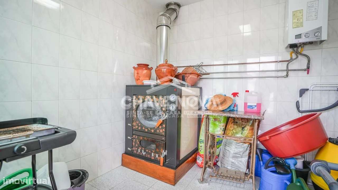 MORADIA V4 C/ PISCINA E TERRENO C/ ÁRVORES DE FRUTO-25