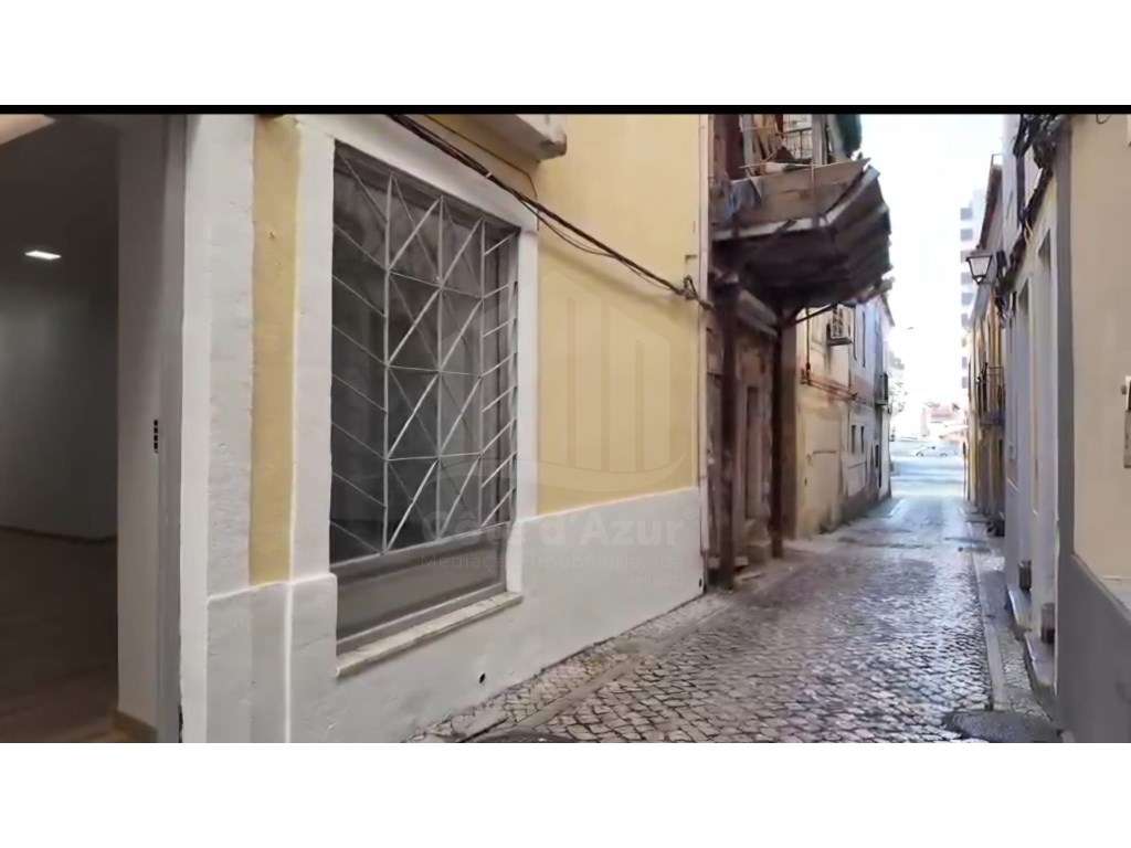 Loja no centro histórico de Setúbal, junto à Av. Luísa Tody-6