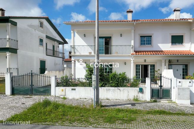 Moradia Geminada T4 com churrasqueira na Marinha Grande - Leiria-4