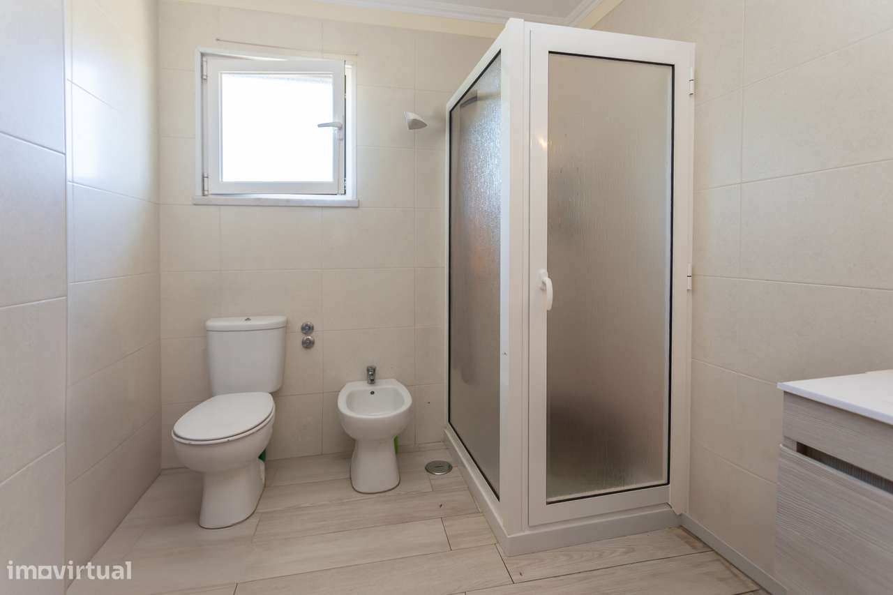 Andar de moradia T3 com terraço e cave muito espaçosa-12