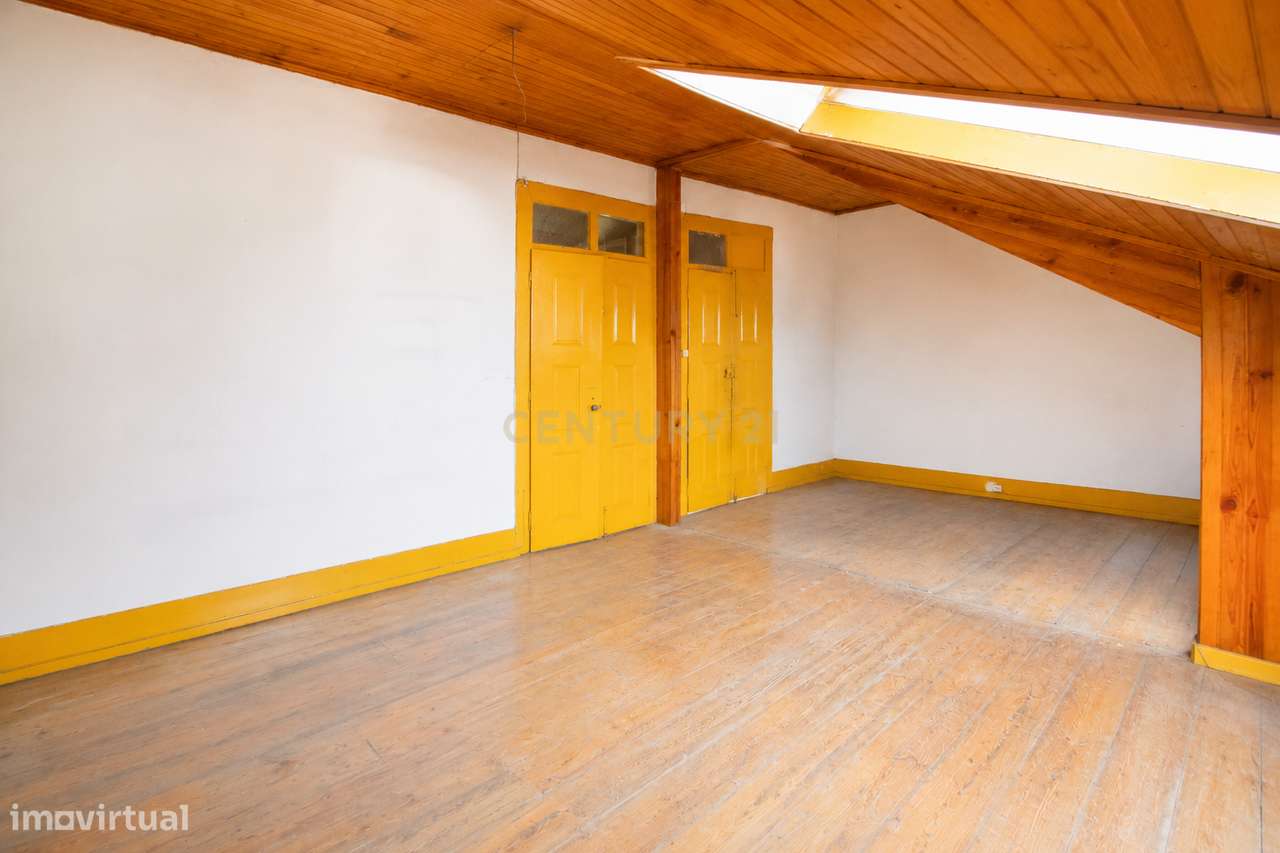Apartamento 4 na Rua da Sofia — História, centralidade e potencial de-14