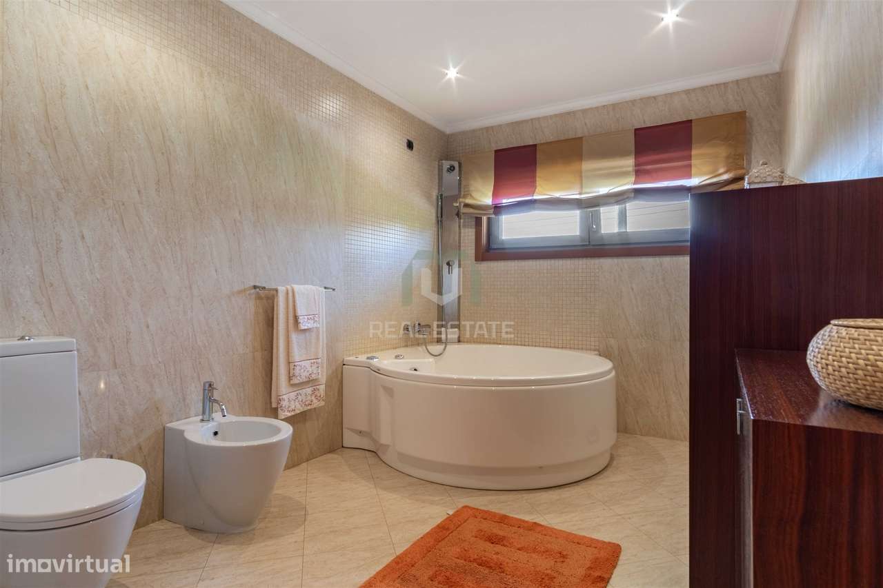 MORADIA  INDIVIDUAL COM PISCINA EM VALONGO-35