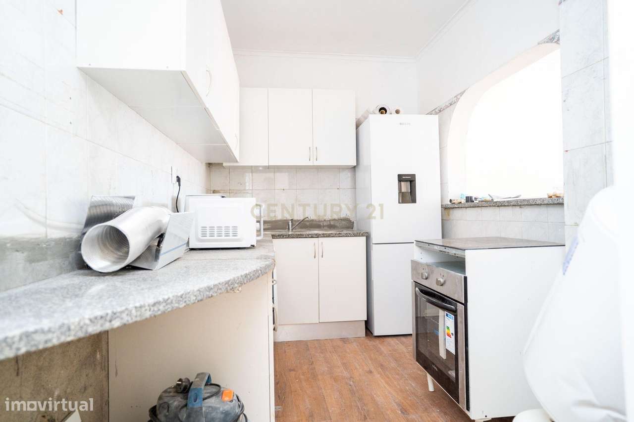 Apartamento T2 em remodelação | Casal de São Brás | Amadora-17