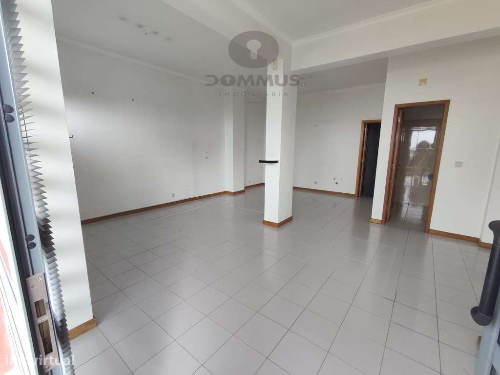 Loja / Atelier na Rinchoa - Rio de Mouro - Grande imagem: 3/14