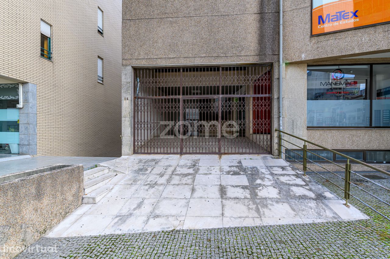 Lojas, 128 m2, em frente ao El Corte Inglês, Vila Nova de Gaia