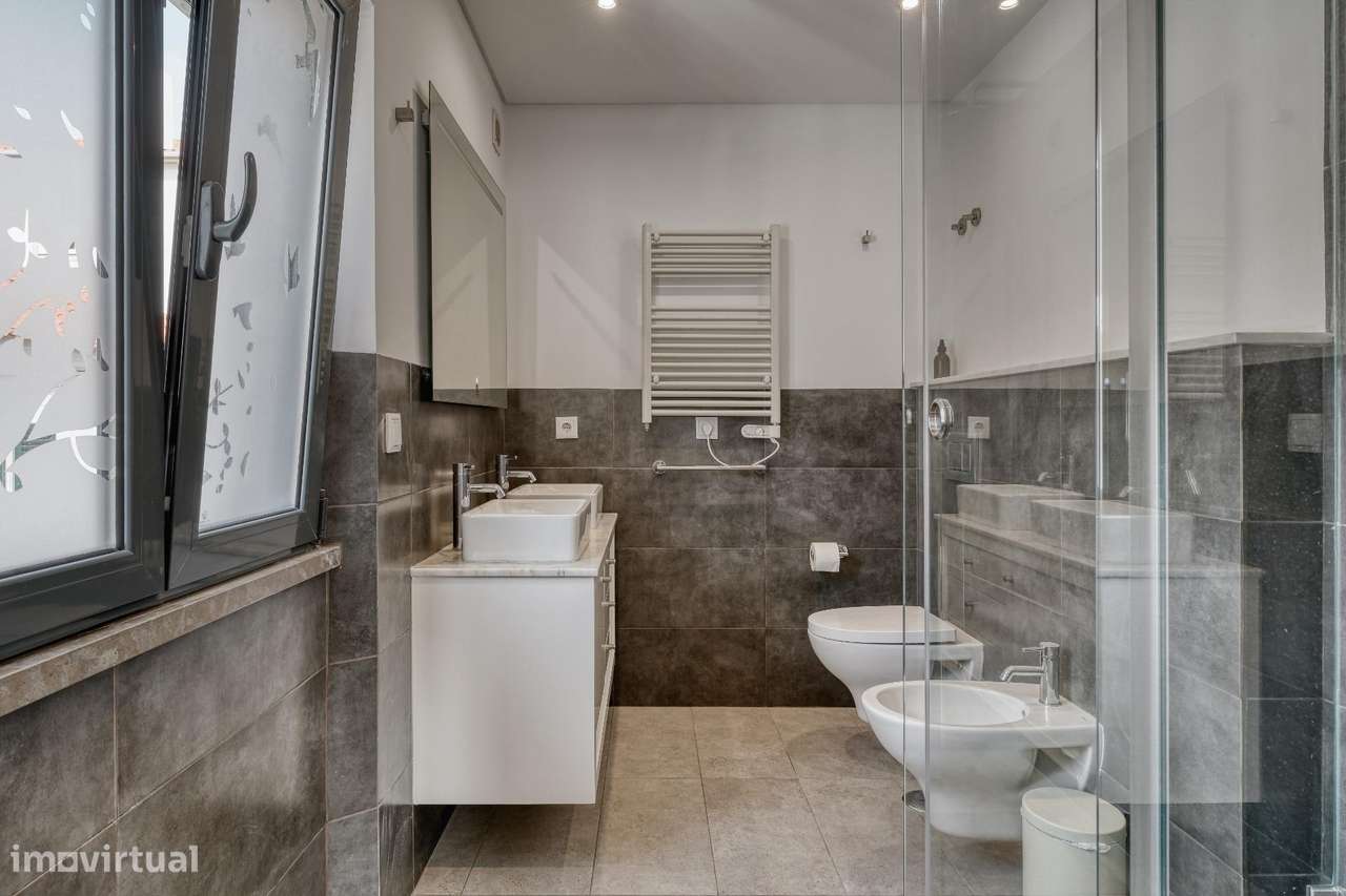 Apartamento de Luxo no Coração de Cascais | Rooftop com Vista Mar-25