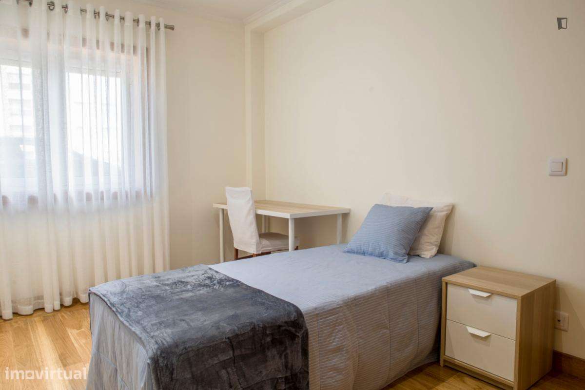 Quarto - localizado em São Mamede de Infesta Porto - Grande imagem: 5/8