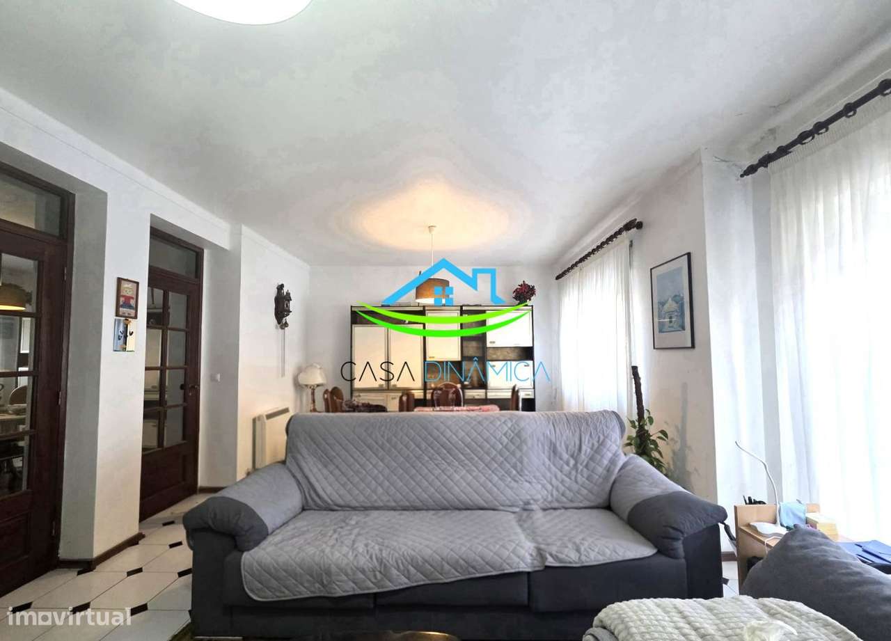 Moradia T4 com terraços, anexo e garagem em Tavarede - Grande imagem: 5/58