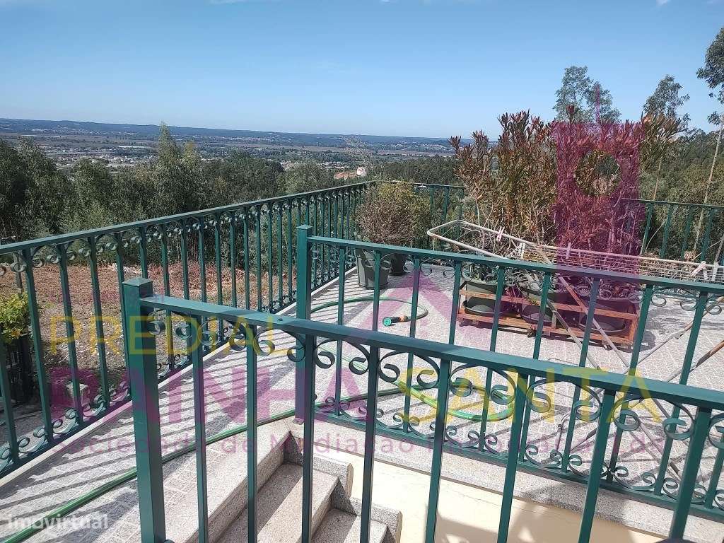Moradia M4 com vistas panorâmicas, areas verdes, paineis solares e ...-17