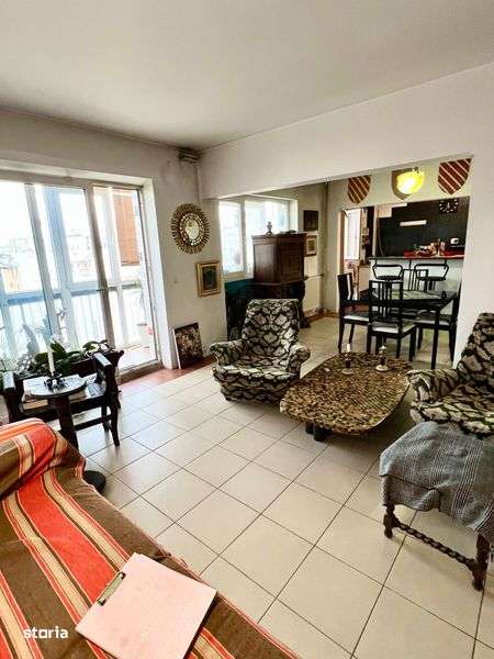 Apartament 4 camere, transformat in 3 camere, Casa Poporului.