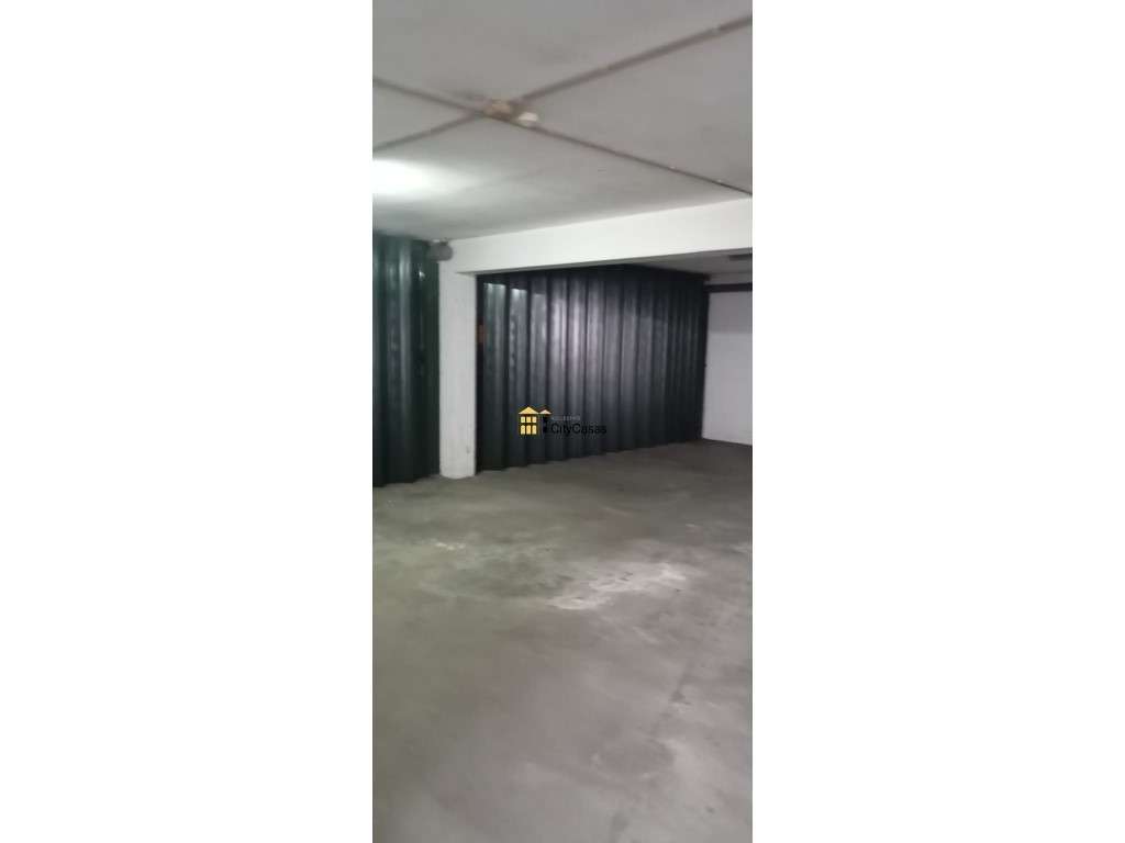 Garagem Fechada para 2 Carros | Meixomil - Grande imagem: 5/8