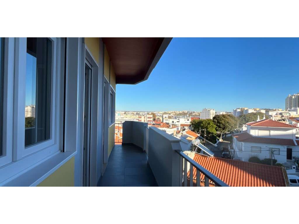 Apartamento T3 Totalmente Remodelado - Grande imagem: 1/29