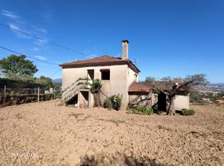 Moradia com terreno a 5kms do centro da cidade de Chaves