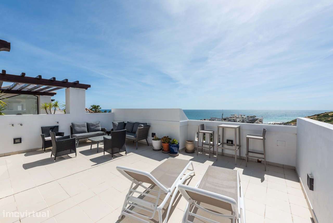 Apartamento De 2 Quartos No Ultimo Andar Com Vista Para O Oceano
