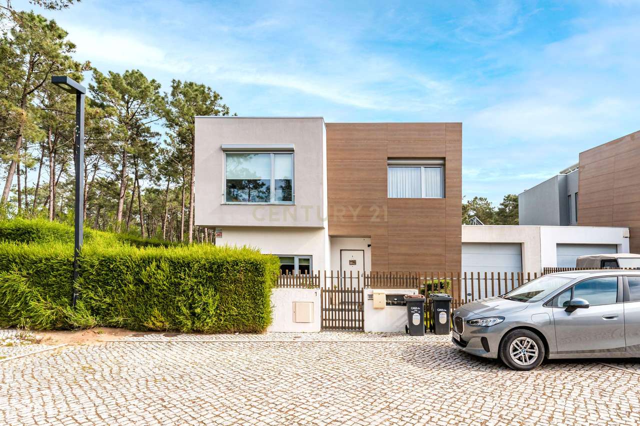 Moradia contemporânea na Aroeira | Luz natural, conforto e eficiência-51