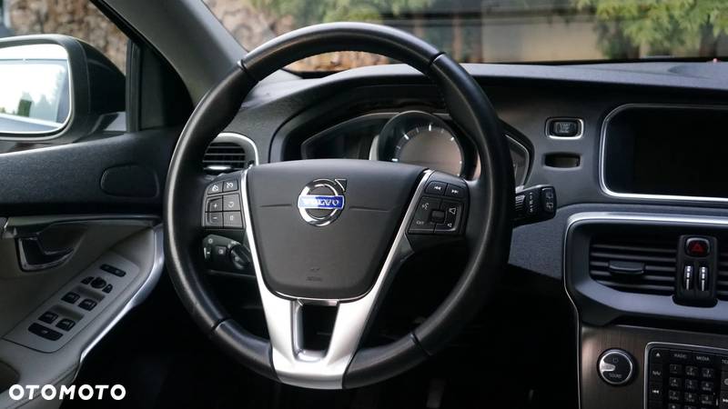 Volvo V40 D2 Summum - 24