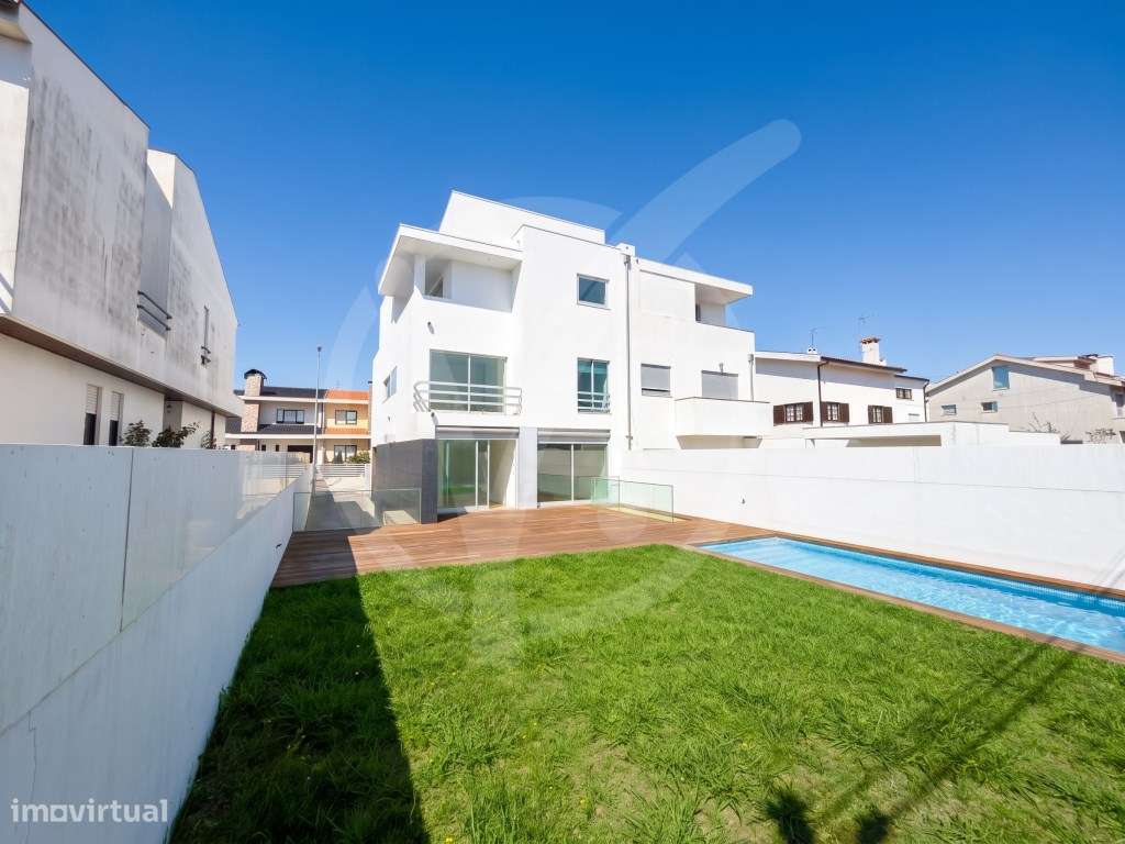 Moradia T4 de Luxo com Jardim e Piscina Póvoa de Varzim-13