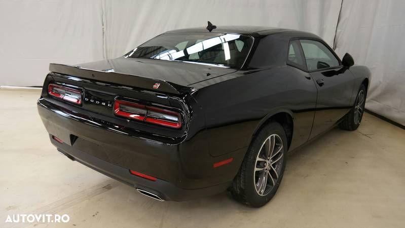 Dodge Challenger - 2