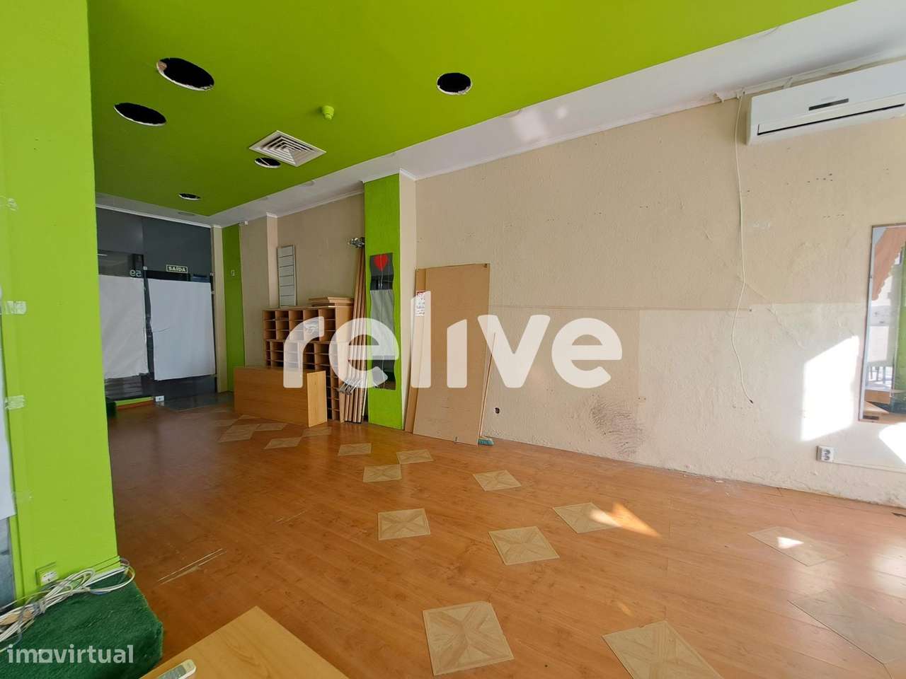 Loja no Shopping Center Massamá com montra exterior para venda - Grande imagem: 4/24