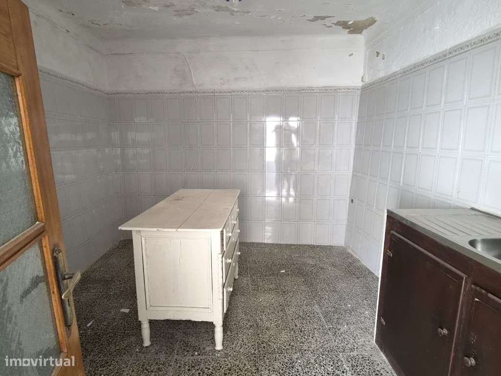 Moradia T1+1 com quintal na Vila de Redondo (Évora)-11