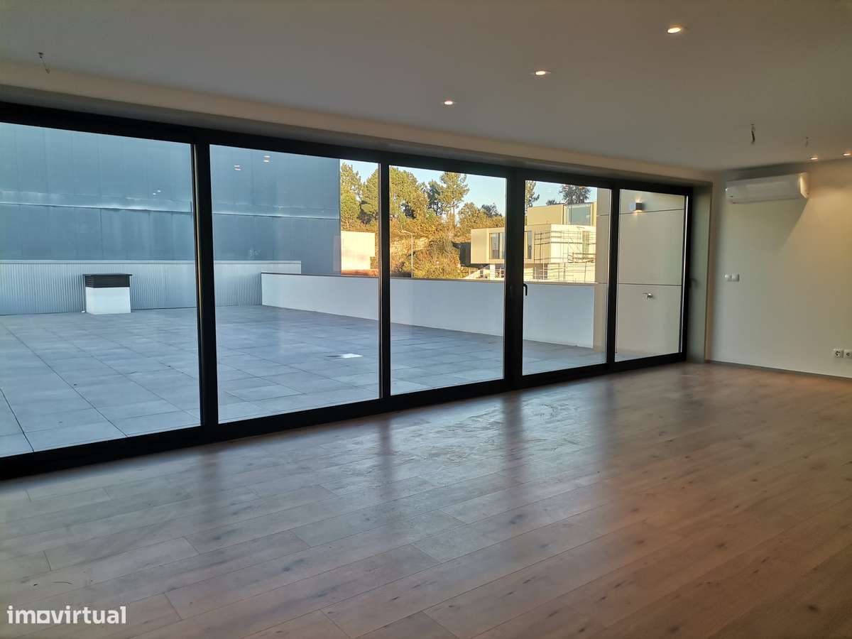 Novo T3 ÚLTIMO PISO de Luxo com TERRAÇO  - Vistas desafogadas-24