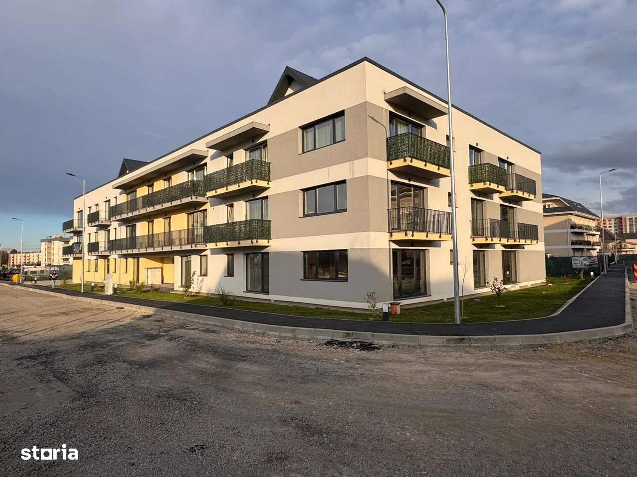 Doua apartamente cu o camera in acelasi bloc. ideal pentru investitie-0