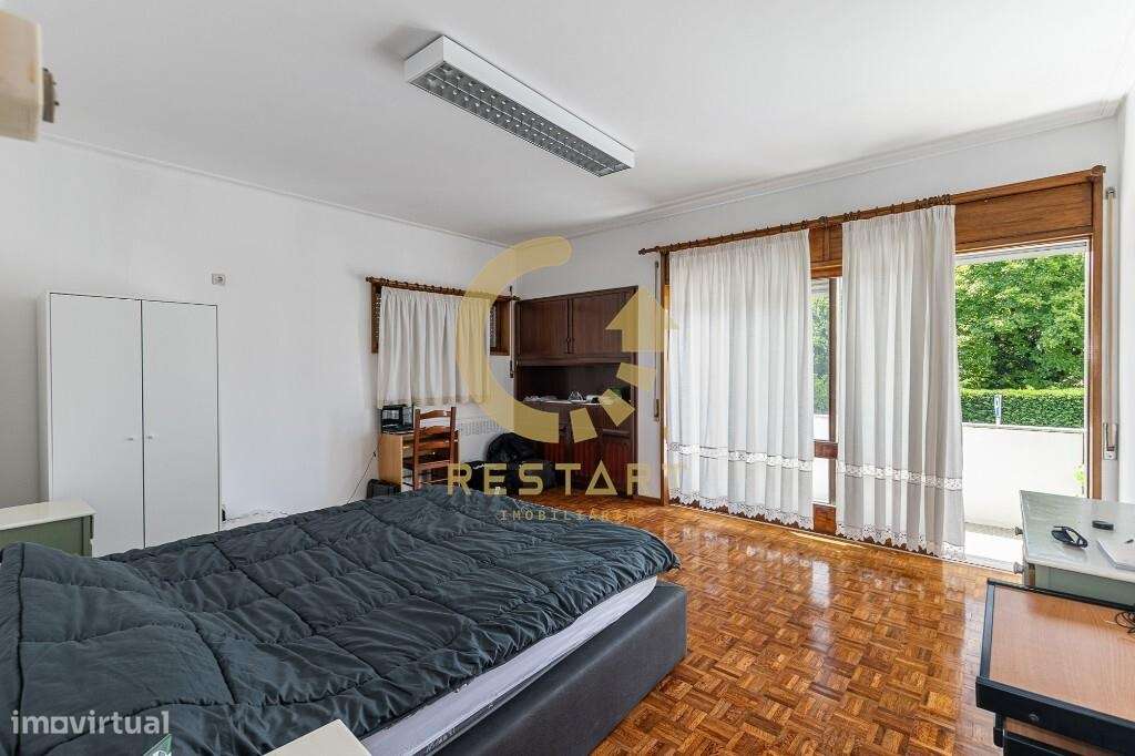 Moradia T11 Remodelada – Venda com Rendimento Garantido – Santa Luzia,-17